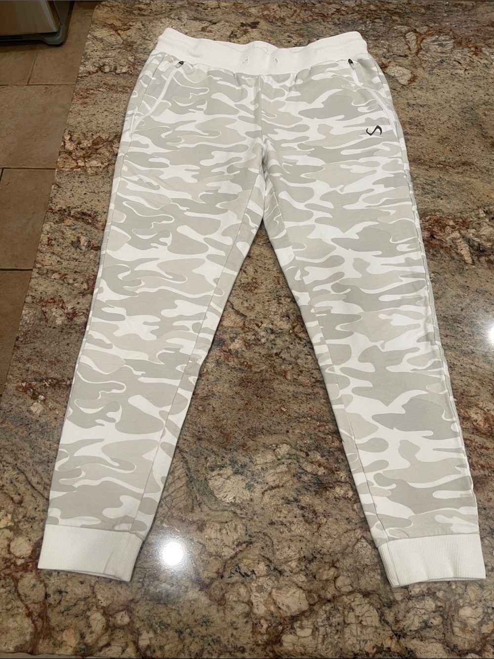 TLF Women’s White & Light Gray Camo Jogger Pants S:M